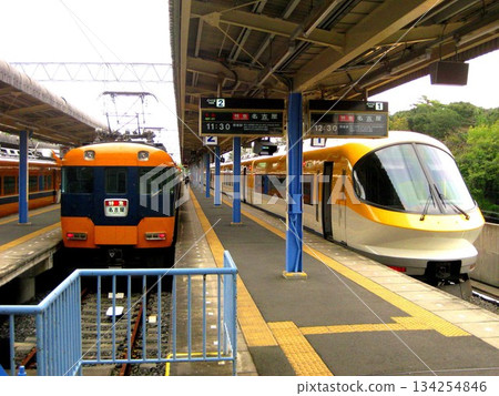 2009.10.25 Kintetsu Kashikojima Station Snack car and Ise-Shima Liner 134254846