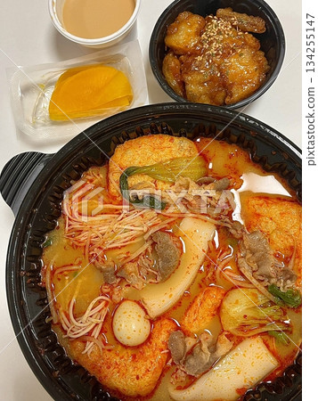 Malatang, a flavorful Chinese street food featuring a spicy and numbing Sichuan broth filled with customizable ingredients like meat, seafood, vegetables, and tofu. A warm and bold culinary experience Malatang, a flavorful Chinese street food featuring a spicy and numbing Sichuan broth filled with customizable ingredients like meat, seafood, vegetables, and tofu. A warm and bold culinary experience 134255147