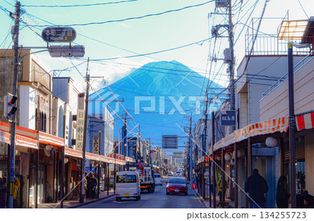 富士吉田市本町街富士山 134255723
