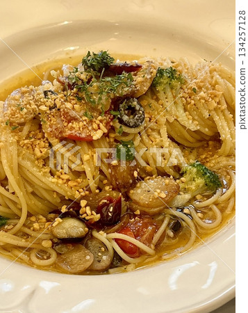 Creamy and rich spaghetti coated in a luscious white sauce, offering a smooth and savory flavor perfect for a comforting and satisfying meal. Creamy and rich spaghetti coated in a luscious white sauce, offering a smooth and savory flavor perfect for a comforting and satisfying meal. 134257128