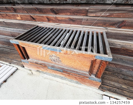 傳統寺廟供品箱 134257459