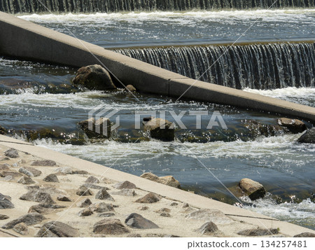 大和川-柏原堰安裝魚道 大和川-柏原堰安裝魚道 134257481