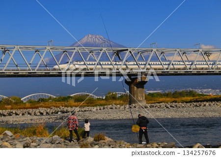 新幹線和富士山 新幹線和富士山 134257676
