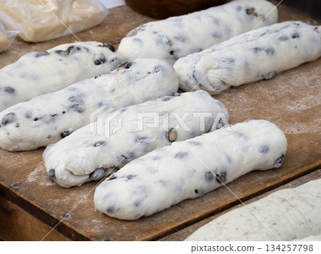 海參年糕和黑豆 海參年糕和黑豆 134257798