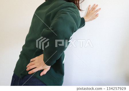 一個腰痛的女人 一個腰痛的女人 134257929