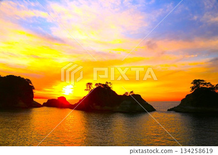 The best sunset on Dogashima in Japan 134258619