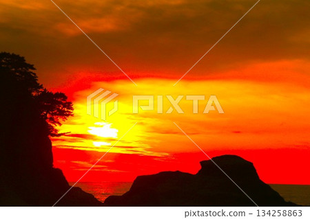 The best sunset on Dogashima in Japan The best sunset on Dogashima in Japan 134258863