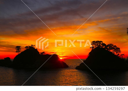 The best sunset on Dogashima in Japan 134259297