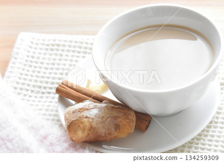 Warm up with a cinnamon ginger latte Warm up with a cinnamon ginger latte 134259309