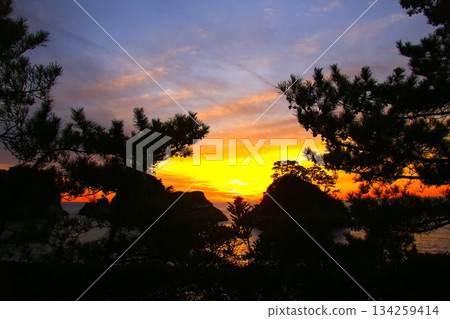 The best sunset on Dogashima in Japan 134259414