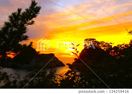 The best sunset on Dogashima in Japan 134259416