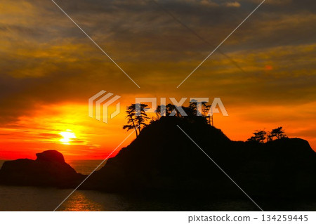 The best sunset on Dogashima in Japan 134259445