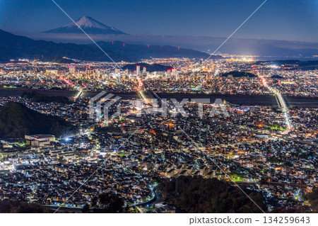 [Shizuoka Prefecture] Shizuoka City and Mt. Fuji before dawn 134259643