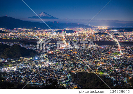 【靜岡縣】黎明前的靜岡市和富士山 134259645