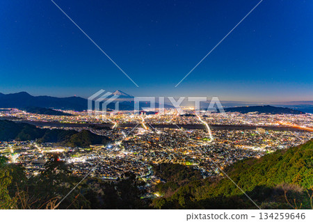 [Shizuoka Prefecture] Shizuoka City and Mt. Fuji before dawn 134259646