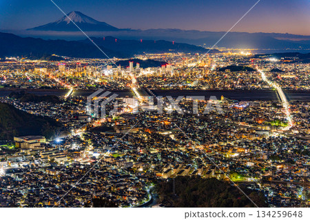 【靜岡縣】黎明前的靜岡市和富士山 134259648