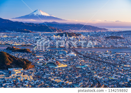 [Shizuoka Prefecture] The cityscape of Shizuoka City and Mount Fuji shining in the morning light 134259892