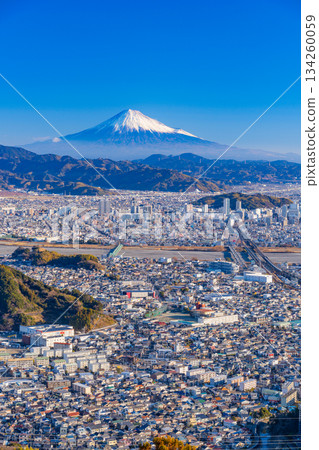 [Shizuoka Prefecture] Shizuoka City and Mt. Fuji early in the morning 134260059