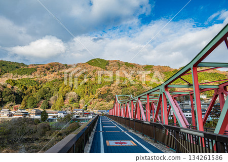 Kasagi Ohashi Bridge, Kizugawa River in early winter, Kasagi Town, Kyoto Prefecture Kasagi Ohashi Bridge, Kizugawa River in early winter, Kasagi Town, Kyoto Prefecture 134261586