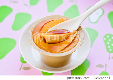 焦糖布丁 134263361