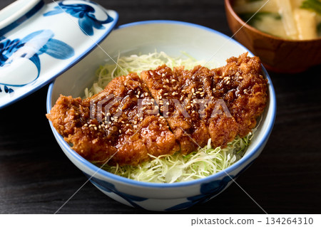 來源炸肉排碗 134264310