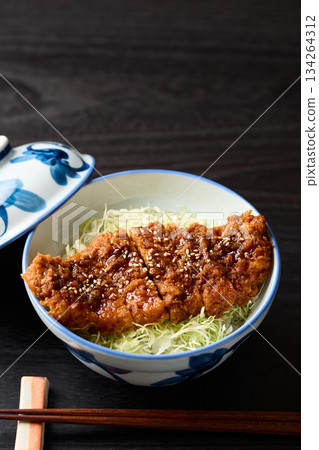 來源炸肉排碗 134264312