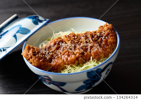 來源炸肉排碗 來源炸肉排碗 134264314