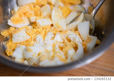 煮雞蛋搗碎的圖片 煮雞蛋搗碎的圖片 134265132