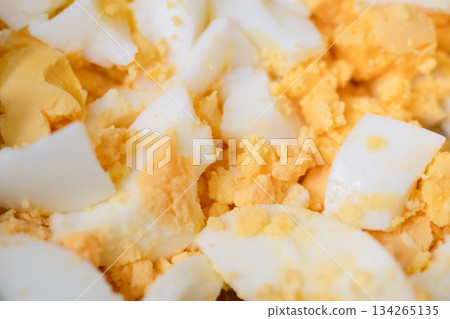 Image of mashing boiled eggs 134265135