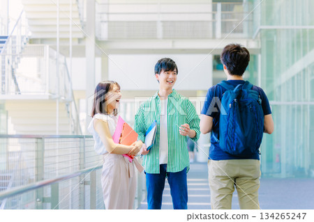 男女大學生、職業院校學生、校園 134265247