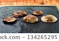 香菇在熱板上烹調 134265295