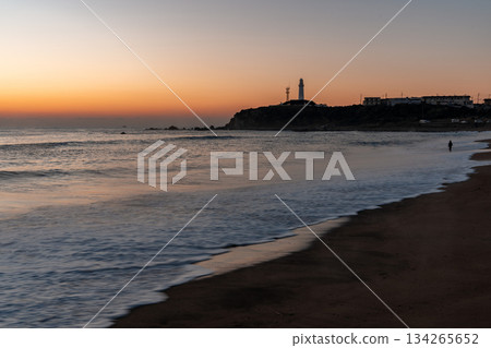 [Chiba Prefecture] Inubosaki Lighthouse and Kimigahama Shiosai Park at dawn 134265652