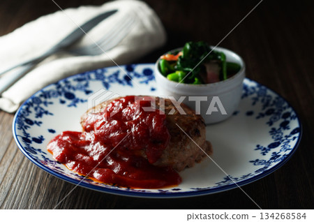 Hamburger steak, tomato sauce, butter-sauteed spinach and bacon 134268584
