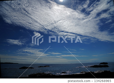 藍天中嬉戲的雲朵 134268965