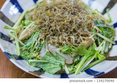 水菜牛蒡沙拉佐小沙丁魚 134270040