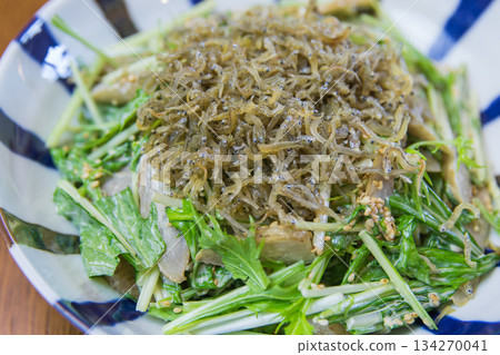 水菜牛蒡沙拉佐小沙丁魚 134270041