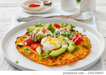 potato rosti topped with poached egg, avocado 134270047