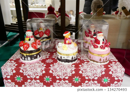 Santa music box like a cake for Christmas gifts Santa music box like a cake for Christmas gifts 134270493