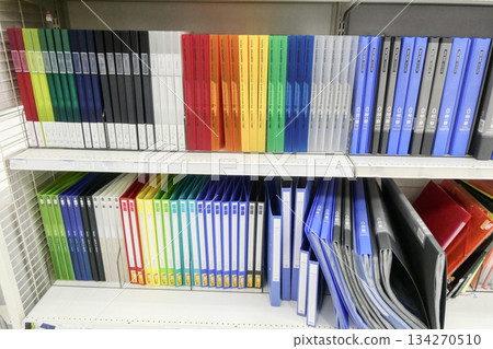 一款趣味十足、色彩繽紛的文件架可供選擇——辦公必備品 134270510