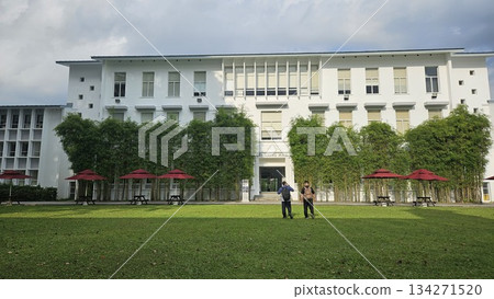 This is Oei Tiong Ham Building at NUS  134271520