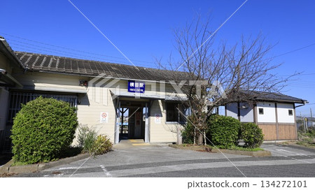 Yokota Station building on the JR Kururi Line 134272101
