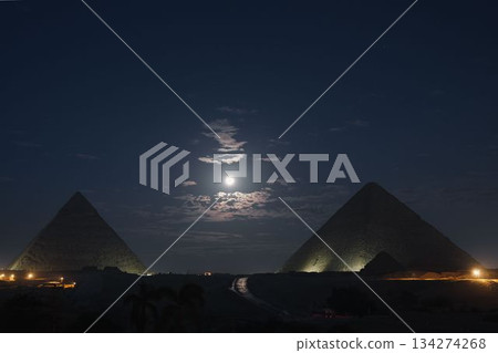 午夜的吉薩金字塔 午夜的吉薩金字塔 134274268