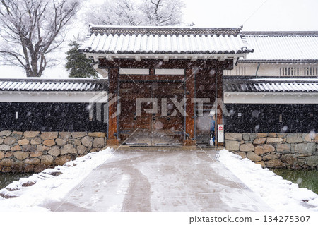 [Castle Material] Matsumoto Castle in the Snowy Winter [Nagano Prefecture] 134275307