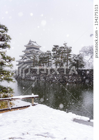 [Castle Material] Matsumoto Castle in the Snowy Winter [Nagano Prefecture] 134275313