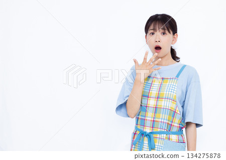 Surprised housewife 134275878