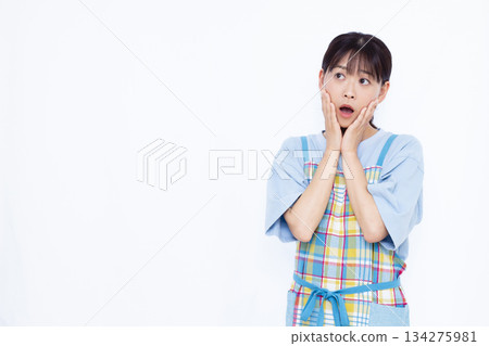 Surprised housewife 134275981