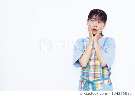 Surprised housewife 134275983
