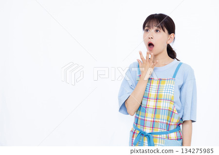 Surprised housewife 134275985