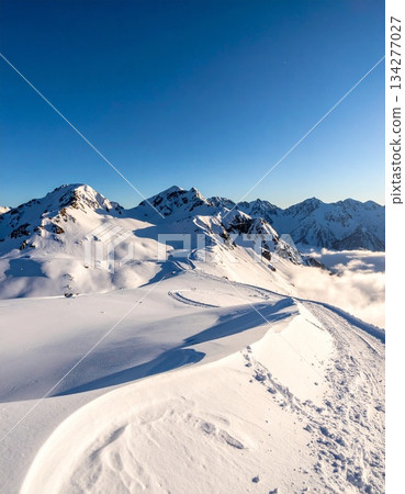 【AI生成影像】清晨,雪山地區景色令人心曠神怡,美不勝收。 【AI生成影像】清晨,雪山地區景色令人心曠神怡,美不勝收。 134277027