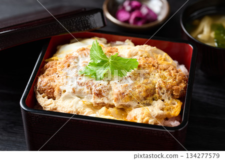 A hearty, freshly made pork cutlet rice bowl 134277579